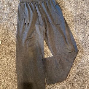 Charcoal Men’s Under Armour loose fit sweatpants